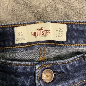 DARK WASH HOLLISTER JEANS